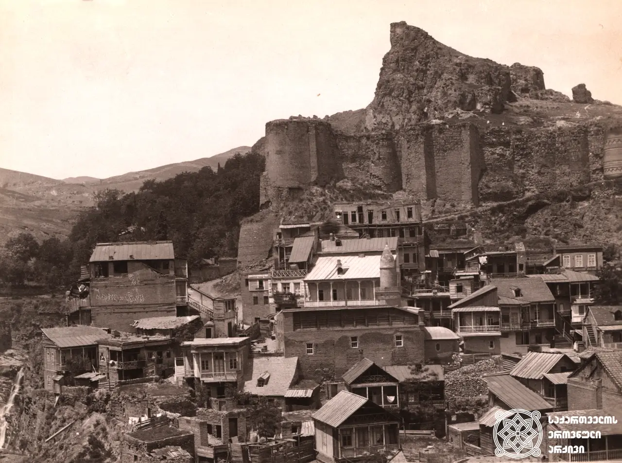 Нарикала и Джума-мечеть, 1890-е